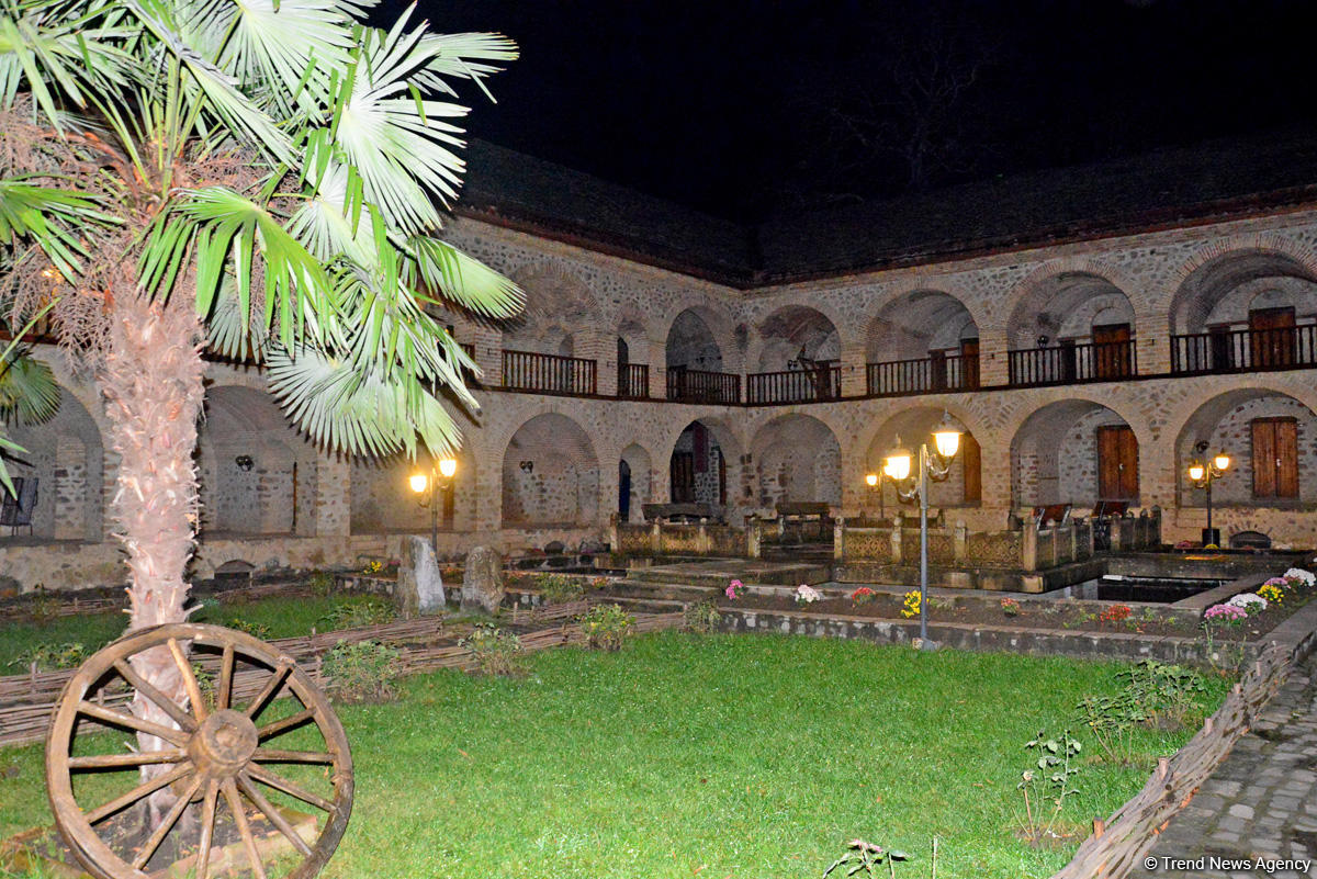 Payızın daha da gözəlləşdirdiyi Şəki (FOTO)