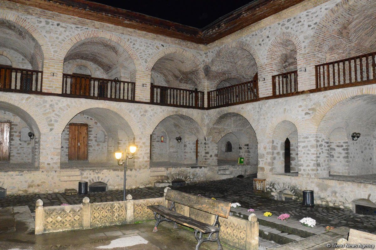 Payızın daha da gözəlləşdirdiyi Şəki (FOTO)