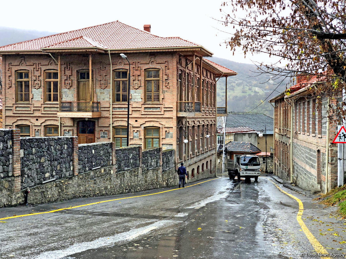 Payızın daha da gözəlləşdirdiyi Şəki (FOTO)