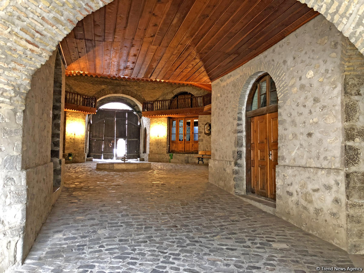 Payızın daha da gözəlləşdirdiyi Şəki (FOTO)