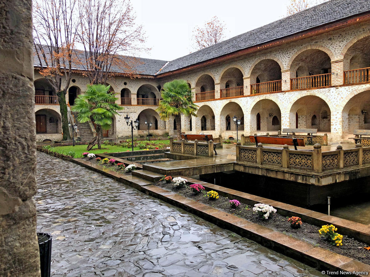 Payızın daha da gözəlləşdirdiyi Şəki (FOTO)