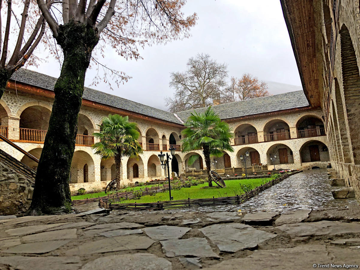 Payızın daha da gözəlləşdirdiyi Şəki (FOTO)