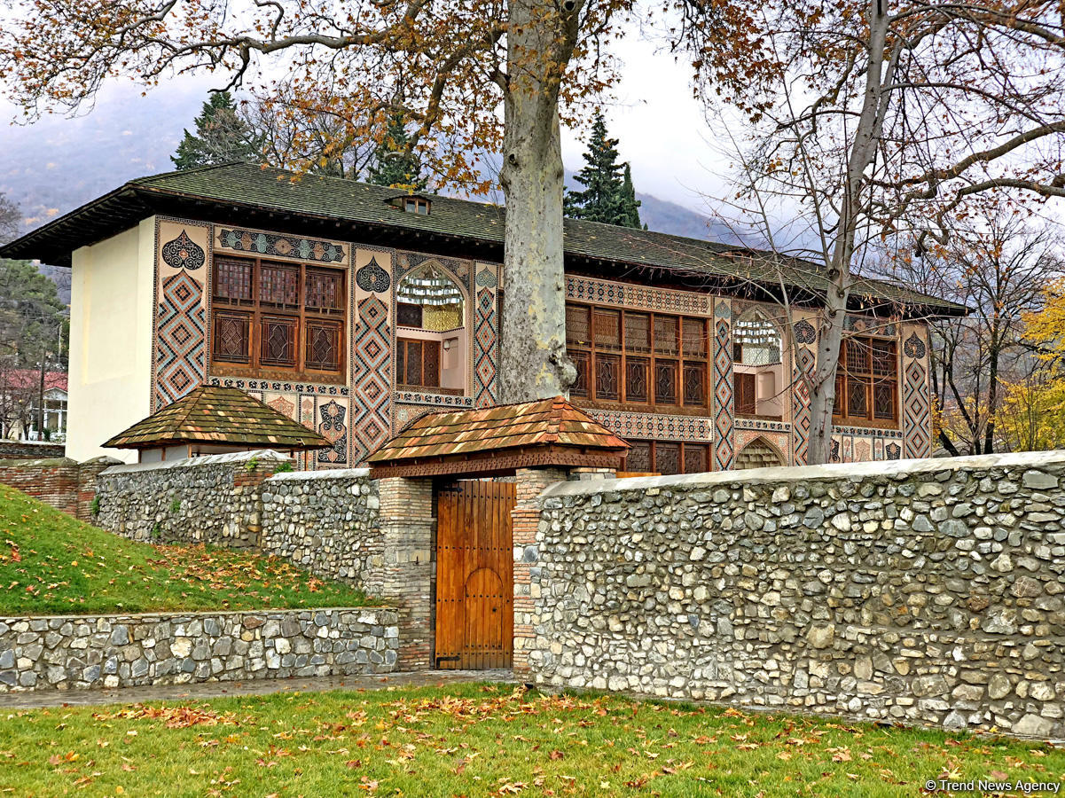 Payızın daha da gözəlləşdirdiyi Şəki (FOTO)
