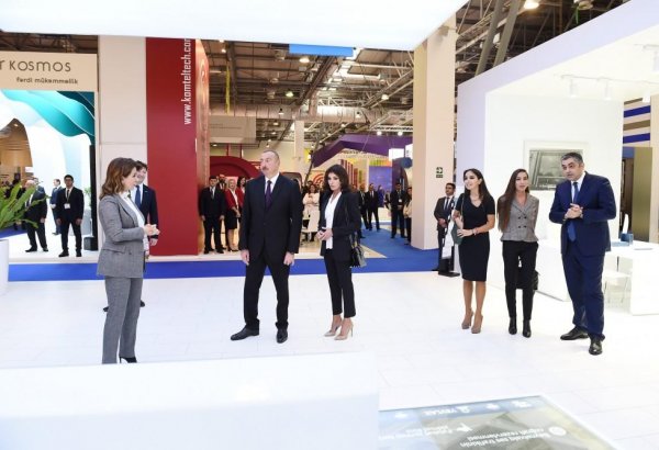 Prezident İlham Əliyev və birinci xanım Mehriban Əliyeva "Bakutel-2018" beynəlxalq sərgisi ilə tanış olublar (FOTO)