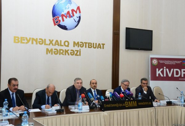 Televiziya və radioda ədəbi dil normalarına riayət edilməsi üzrə monitorinqlərin nəticələrinə həsr olunmuş konfrans keçirilib (FOTO)