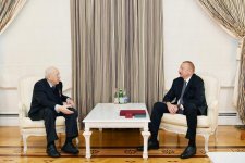 Prezident İlham Əliyev Xalq rəssamı Tahir Salahova 1-ci dərəcəli “Əmək” ordenini təqdim edib (YENİLƏNİB) (FOTO)