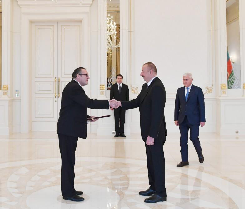 Prezident İlham Əliyev bir sıra ölkələrin Azərbaycanda yeni təyin olunmuş səfirlərinin etimadnamələrini qəbul edib (FOTO) (YENİLƏNİB-2)