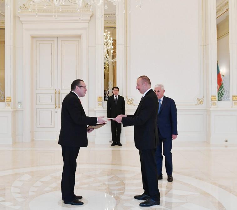 Prezident İlham Əliyev bir sıra ölkələrin Azərbaycanda yeni təyin olunmuş səfirlərinin etimadnamələrini qəbul edib (FOTO) (YENİLƏNİB-2)