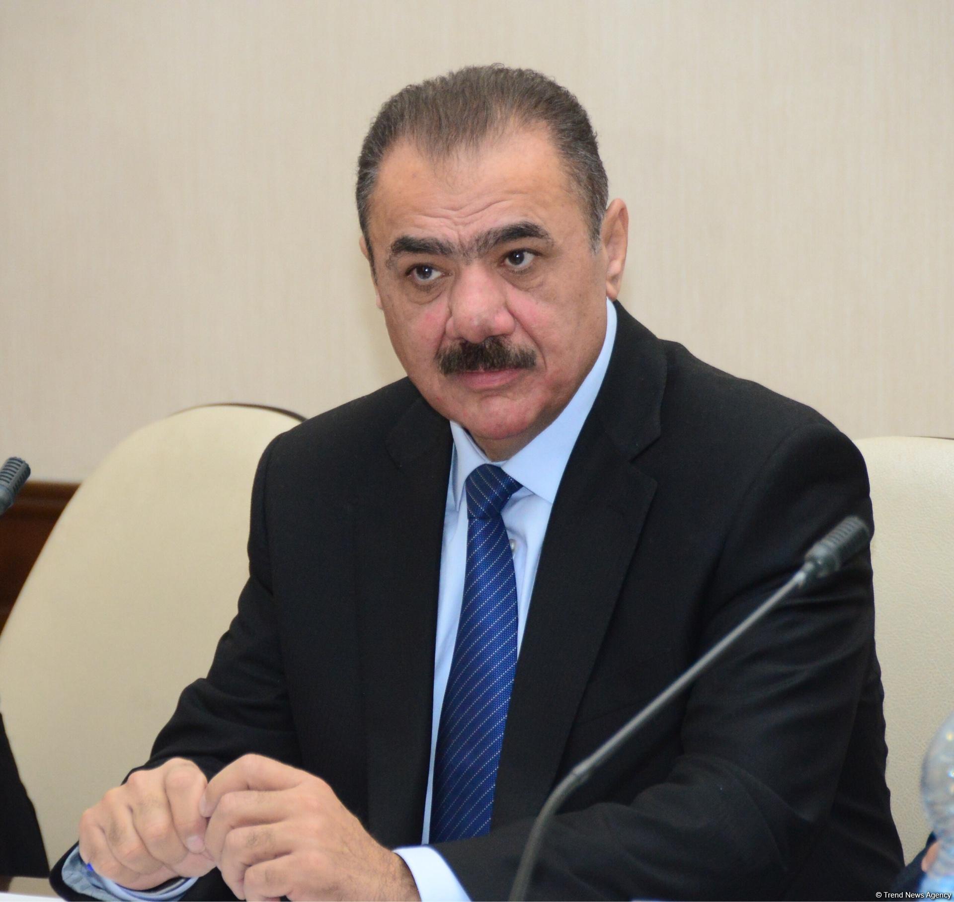 Televiziya və radioda ədəbi dil normalarına riayət edilməsi üzrə monitorinqlərin nəticələrinə həsr olunmuş konfrans keçirilib (FOTO)