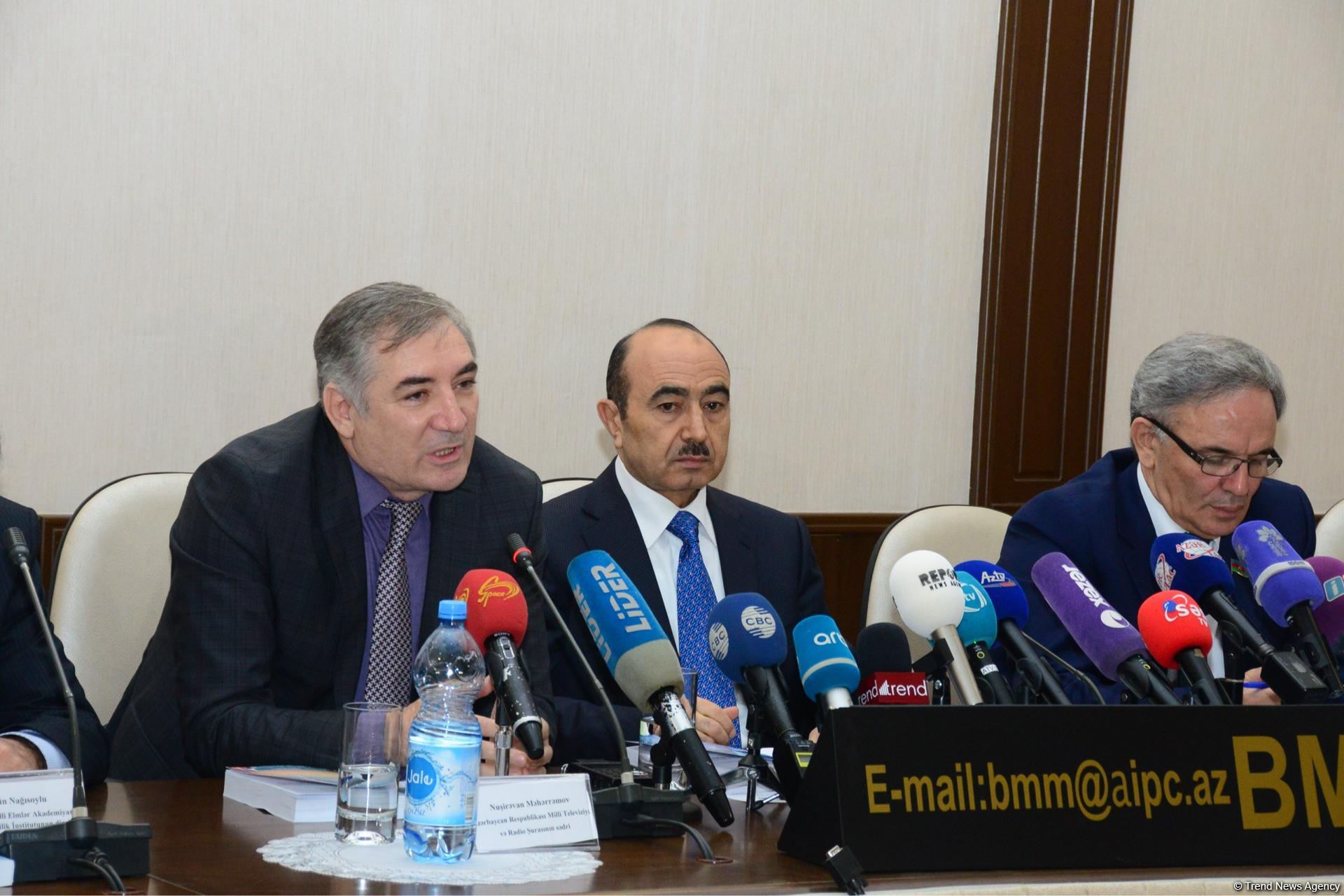 Televiziya və radioda ədəbi dil normalarına riayət edilməsi üzrə monitorinqlərin nəticələrinə həsr olunmuş konfrans keçirilib (FOTO)