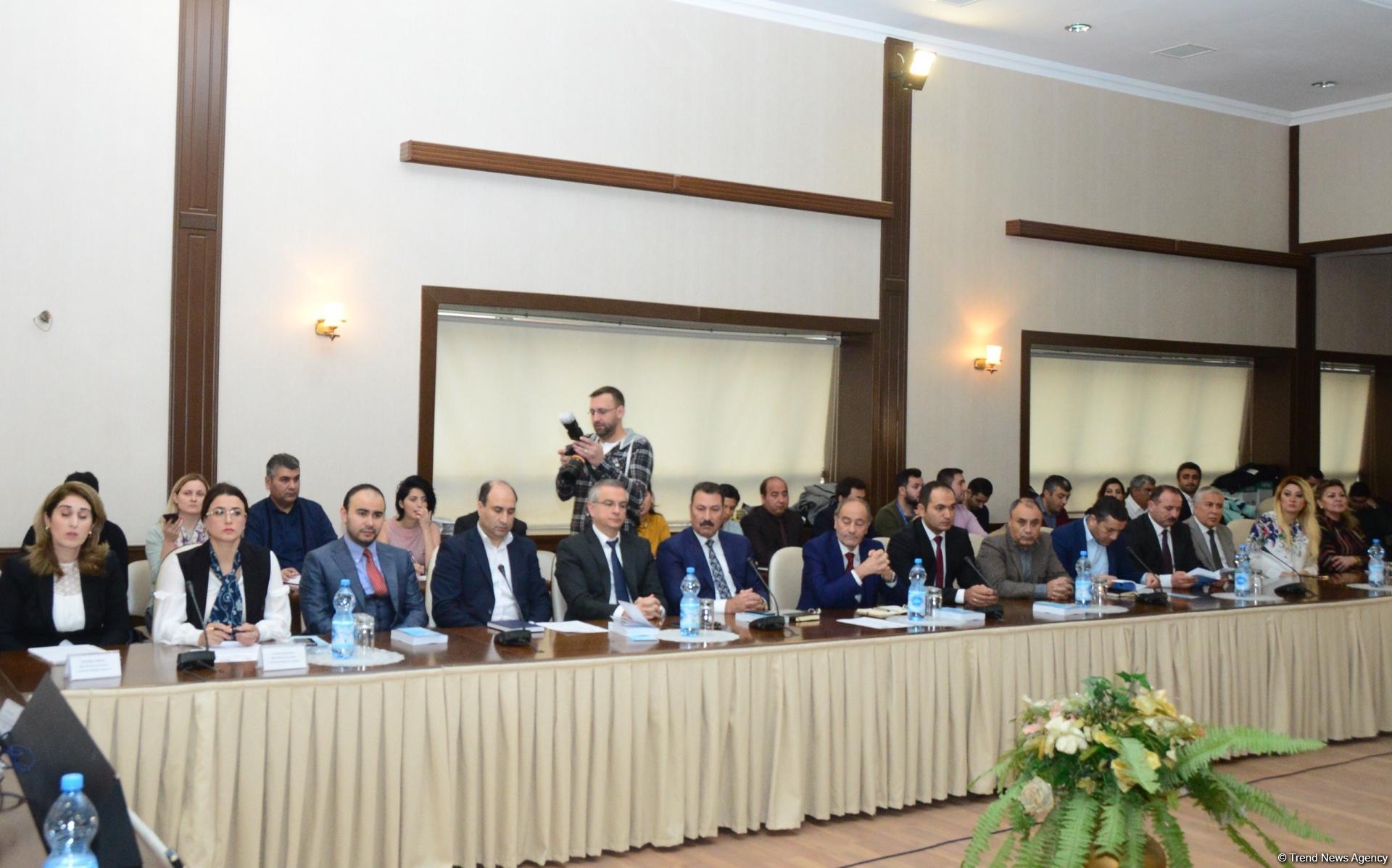 Televiziya və radioda ədəbi dil normalarına riayət edilməsi üzrə monitorinqlərin nəticələrinə həsr olunmuş konfrans keçirilib (FOTO)