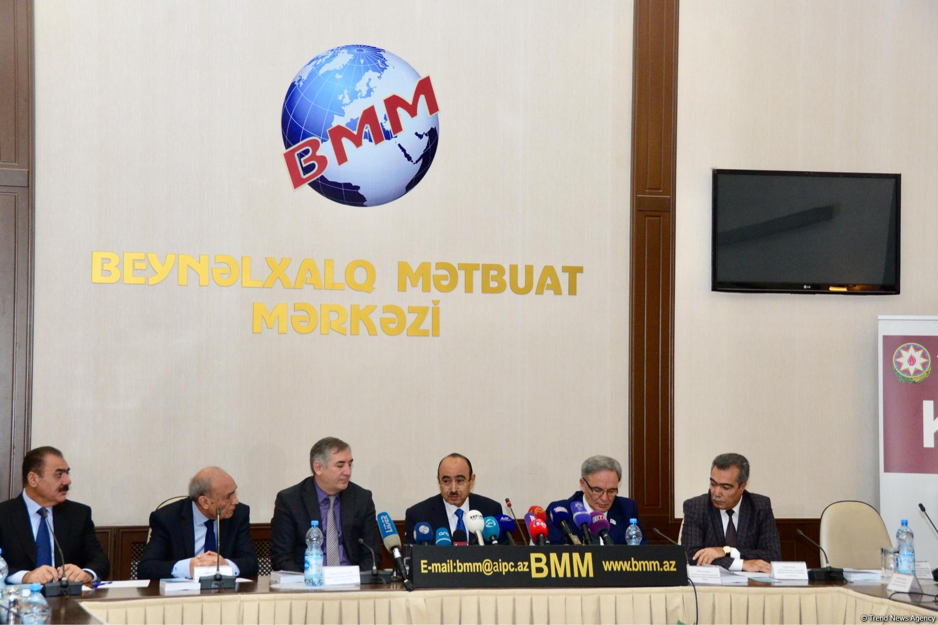 Televiziya və radioda ədəbi dil normalarına riayət edilməsi üzrə monitorinqlərin nəticələrinə həsr olunmuş konfrans keçirilib (FOTO)