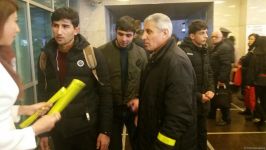 Bakı Metropoliteni sərnişinlərə qolbaqlar payladı - MƏQSƏD? (FOTO)