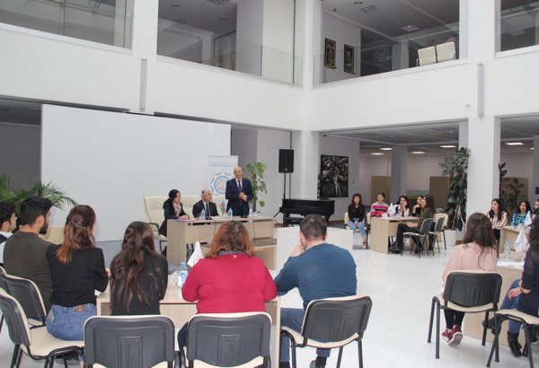 Tələbələr arasında Cümhuriyyət tarixinə həsr olunan yarış keçirilib (FOTO)