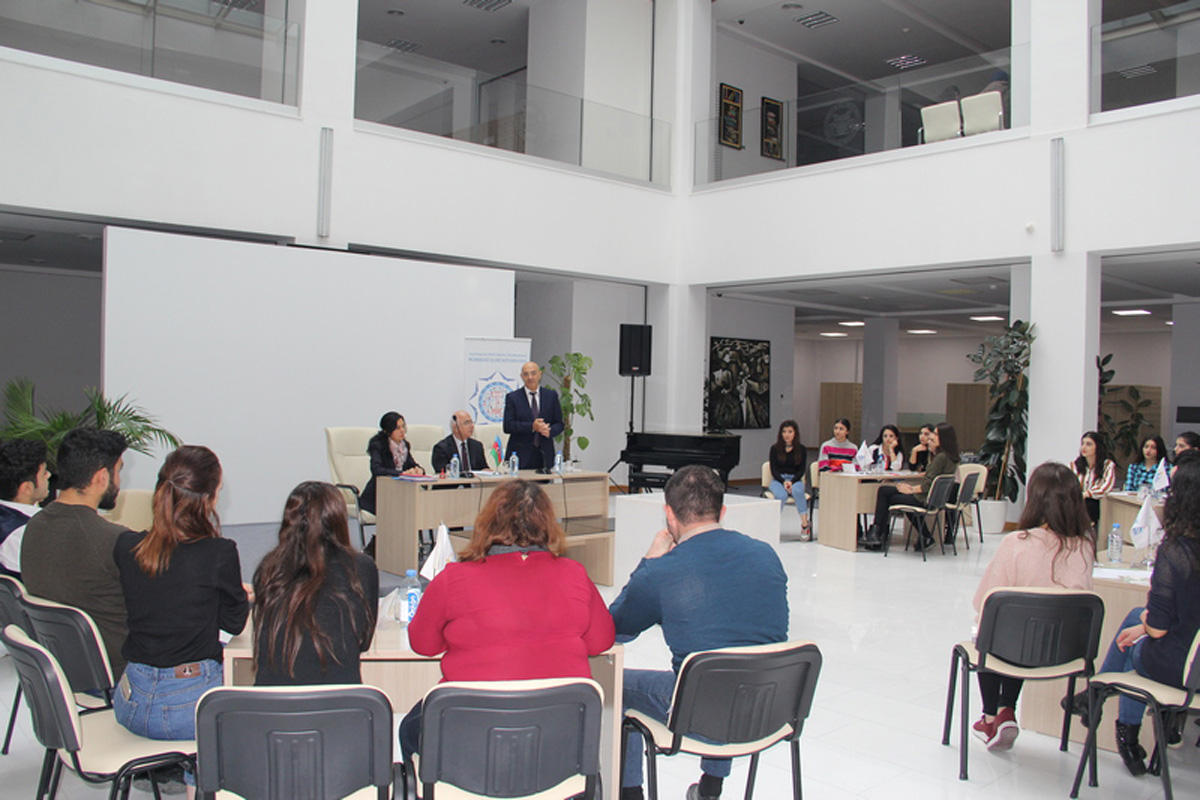 Tələbələr arasında Cümhuriyyət tarixinə həsr olunan yarış keçirilib (FOTO)