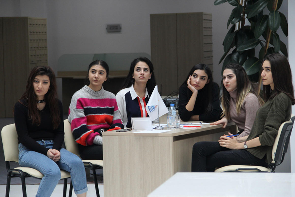 Tələbələr arasında Cümhuriyyət tarixinə həsr olunan yarış keçirilib (FOTO)