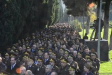 Azərbaycan ictimaiyyəti ulu öndər Heydər Əliyevin vəfatının ildönümündə Fəxri xiyabanı ziyarət edir (FOTO)