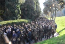 Azərbaycan ictimaiyyəti ulu öndər Heydər Əliyevin vəfatının ildönümündə Fəxri xiyabanı ziyarət edir (FOTO)