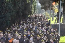 Azərbaycan ictimaiyyəti ulu öndər Heydər Əliyevin vəfatının ildönümündə Fəxri xiyabanı ziyarət edir (FOTO)