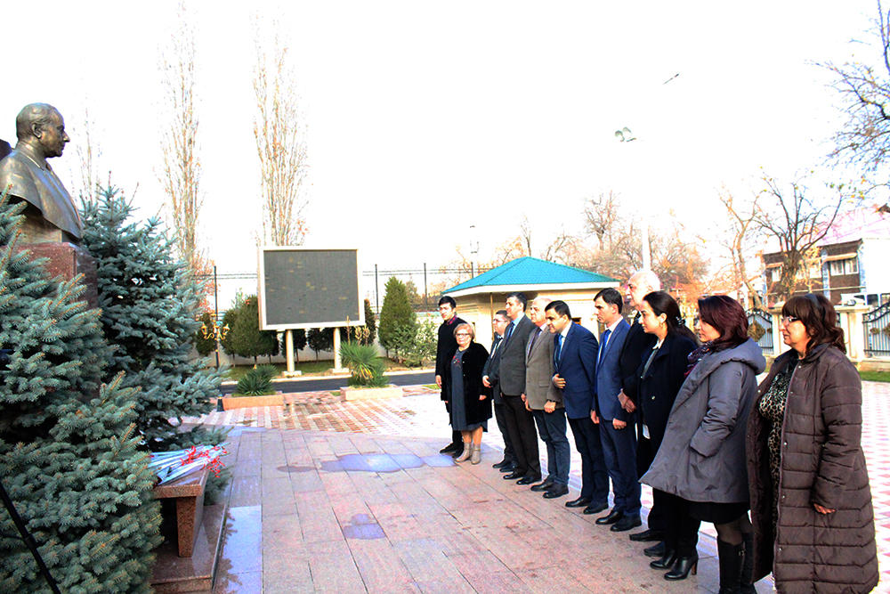 Daşkənddə ulu öndər Heydər Əliyevin anın gününə həsr olunmuş “Heydər Əliyev və Özbəkistan” adlı foto sərgi açılıb (FOTO)