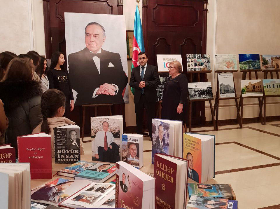Daşkənddə ulu öndər Heydər Əliyevin anın gününə həsr olunmuş “Heydər Əliyev və Özbəkistan” adlı foto sərgi açılıb (FOTO)