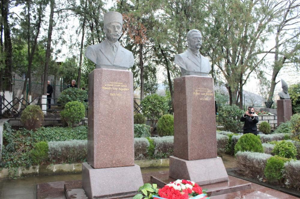 Heydər Əliyev Fondunun təşkilatçılığı ilə Tbilisidə Azərbaycan Xalq Cümhuriyyətinin 100 illiyinə həsr olunan konfrans və sərgi keçirilib (FOTO)