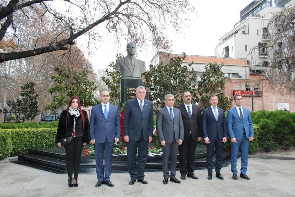 Heydər Əliyev Fondunun təşkilatçılığı ilə Tbilisidə Azərbaycan Xalq Cümhuriyyətinin 100 illiyinə həsr olunan konfrans və sərgi keçirilib (FOTO)