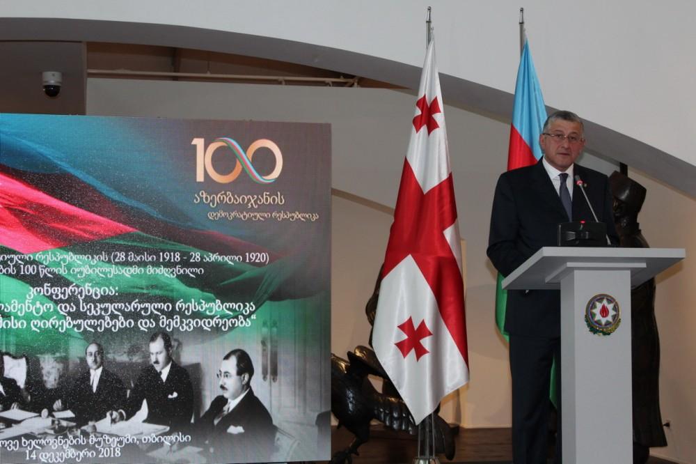 Heydər Əliyev Fondunun təşkilatçılığı ilə Tbilisidə Azərbaycan Xalq Cümhuriyyətinin 100 illiyinə həsr olunan konfrans və sərgi keçirilib (FOTO)
