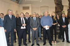 Heydər Əliyev Fondunun təşkilatçılığı ilə Tbilisidə Azərbaycan Xalq Cümhuriyyətinin 100 illiyinə həsr olunan konfrans və sərgi keçirilib (FOTO)