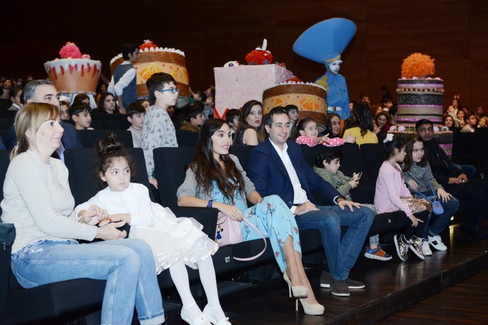 Heydər Əliyev Fondunun vitse-prezidenti Leyla Əliyeva “Cırtdan nağıllar aləmində” adlı ailəvi meqa-şouda iştirak edib (FOTO)
