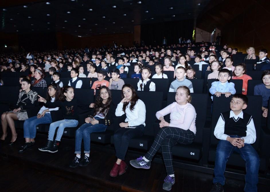 Heydər Əliyev Fondunun vitse-prezidenti Leyla Əliyeva “Cırtdan nağıllar aləmində” adlı ailəvi meqa-şouda iştirak edib (FOTO)