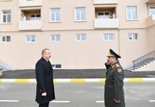 Prezident İlham Əliyev Sabunçu rayonunda hərbçilərə yeni mənzillərin verilməsi mərasimində iştirak edib (FOTO) (YENİLƏNİB)