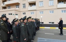 Prezident İlham Əliyev Sabunçu rayonunda hərbçilərə yeni mənzillərin verilməsi mərasimində iştirak edib (FOTO) (YENİLƏNİB)