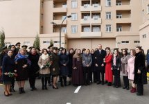 Prezident İlham Əliyev Sabunçu rayonunda hərbçilərə yeni mənzillərin verilməsi mərasimində iştirak edib (FOTO) (YENİLƏNİB)