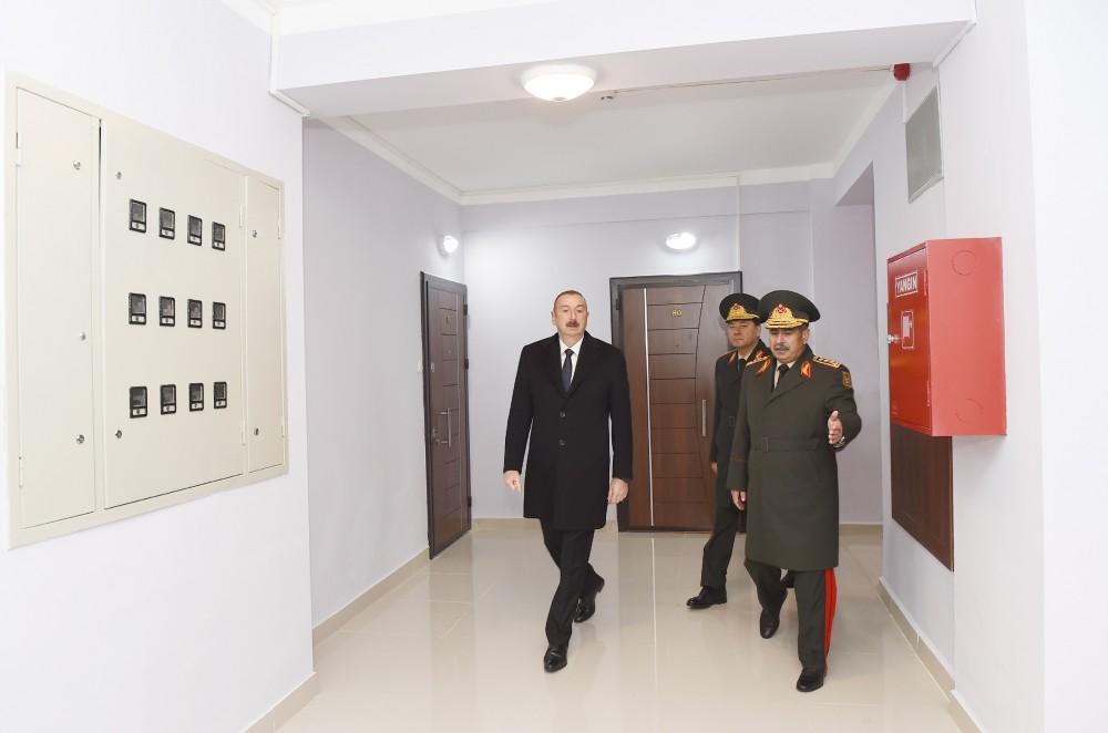 Prezident İlham Əliyev Sabunçu rayonunda hərbçilərə yeni mənzillərin verilməsi mərasimində iştirak edib (FOTO) (YENİLƏNİB)