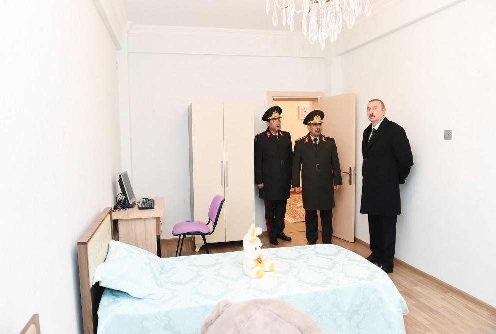 Prezident İlham Əliyev Sabunçu rayonunda hərbçilərə yeni mənzillərin verilməsi mərasimində iştirak edib (FOTO) (YENİLƏNİB)