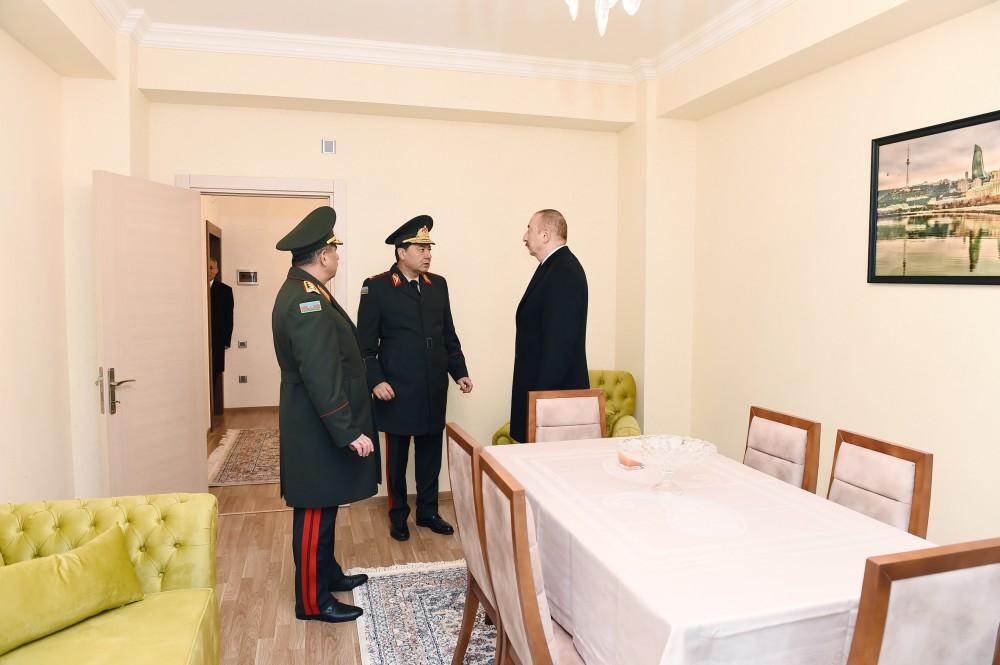 Prezident İlham Əliyev Sabunçu rayonunda hərbçilərə yeni mənzillərin verilməsi mərasimində iştirak edib (FOTO) (YENİLƏNİB)