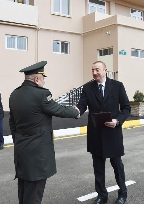 Prezident İlham Əliyev Sabunçu rayonunda hərbçilərə yeni mənzillərin verilməsi mərasimində iştirak edib (FOTO) (YENİLƏNİB)