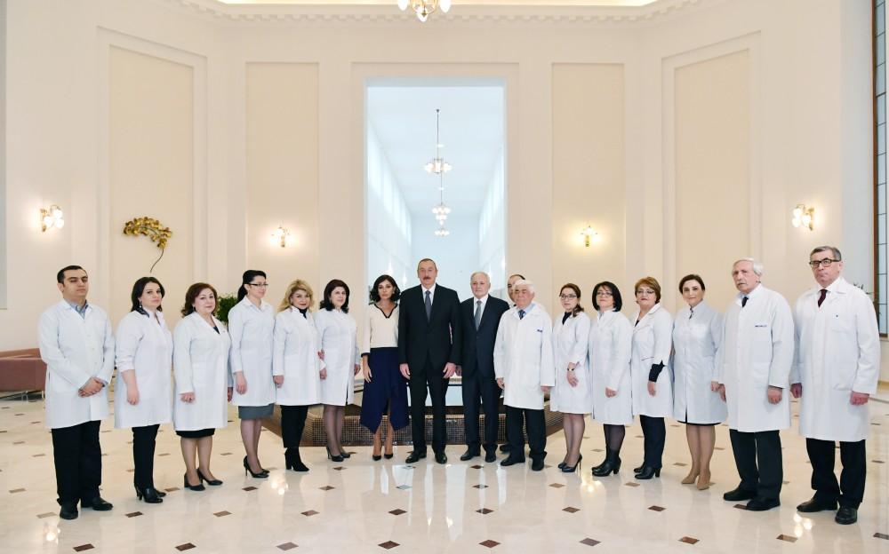 Prezident İlham Əliyev və birinci xanım Mehriban Əliyeva Bakıda Elmi-Tədqiqat Tibbi Bərpa İnstitutunda əsaslı yenidənqurmadan sonra yaradılan şəraitlə tanış olublar (FOTO) (YENİLƏNİB)