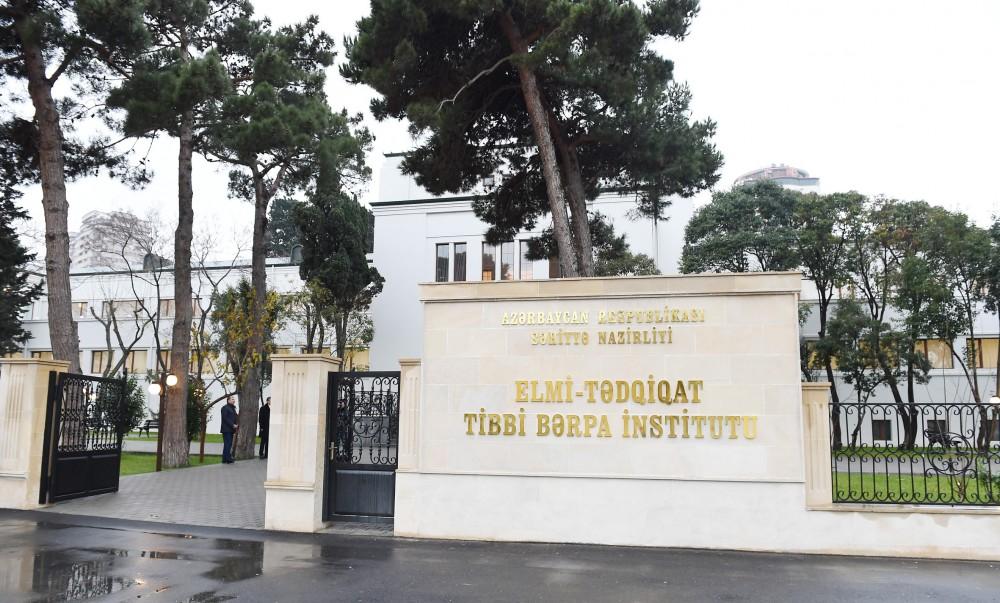 Prezident İlham Əliyev və birinci xanım Mehriban Əliyeva Bakıda Elmi-Tədqiqat Tibbi Bərpa İnstitutunda əsaslı yenidənqurmadan sonra yaradılan şəraitlə tanış olublar (FOTO) (YENİLƏNİB)
