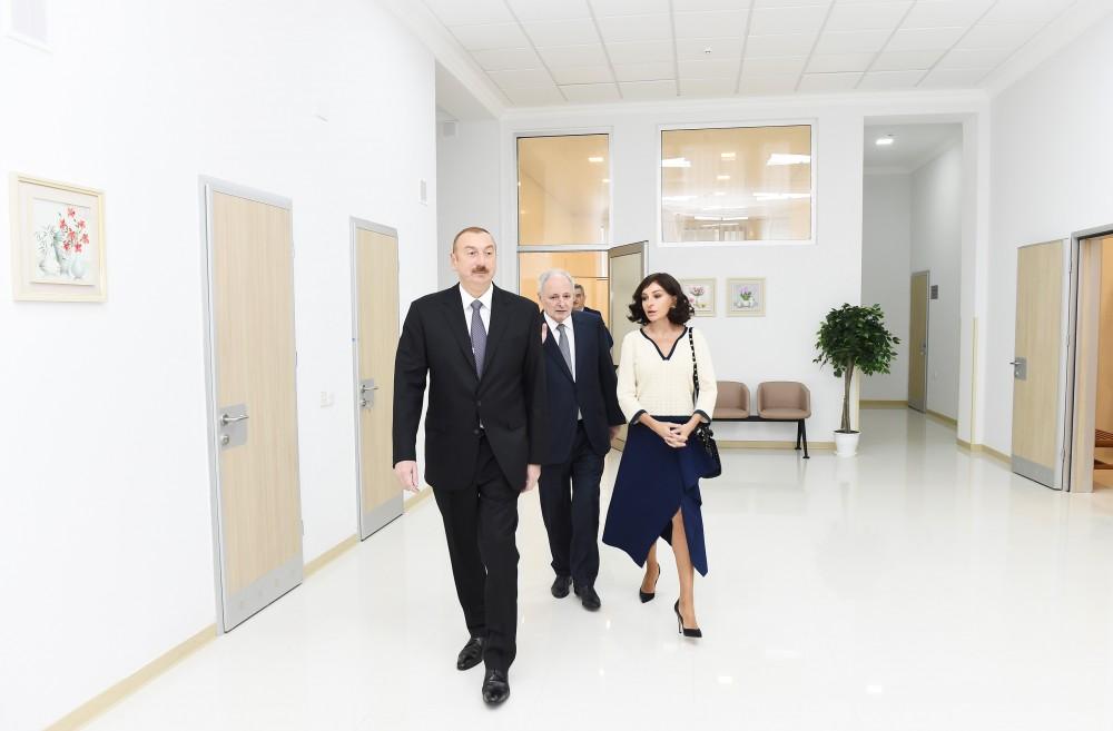 Prezident İlham Əliyev və birinci xanım Mehriban Əliyeva Bakıda Elmi-Tədqiqat Tibbi Bərpa İnstitutunda əsaslı yenidənqurmadan sonra yaradılan şəraitlə tanış olublar (FOTO) (YENİLƏNİB)
