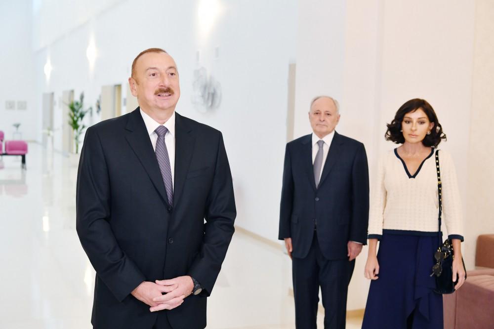 Prezident İlham Əliyev və birinci xanım Mehriban Əliyeva Bakıda Elmi-Tədqiqat Tibbi Bərpa İnstitutunda əsaslı yenidənqurmadan sonra yaradılan şəraitlə tanış olublar (FOTO) (YENİLƏNİB)