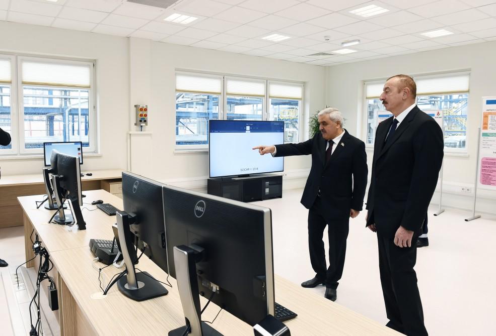 Prezident İlham Əliyev Bakı neft emalı zavodunda bitum qurğusunun və maye qazdoldurma məntəqəsinin açılışında iştirak edib (YENİLƏNİB) (FOTO)