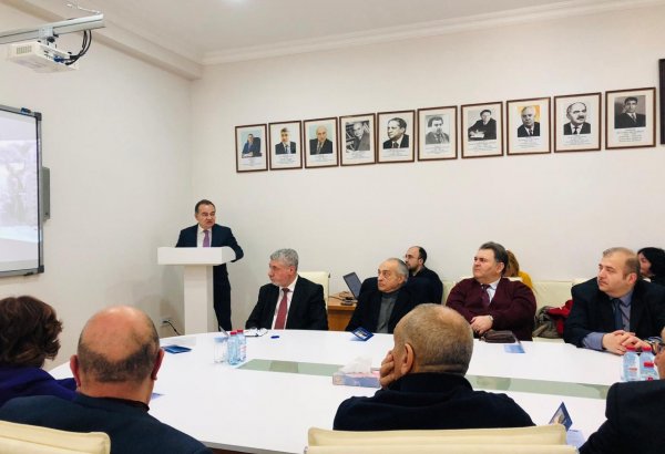Sənətşünas alim, akademik Rasim Əfəndiyevin anadan olmasının 90 illiyinə həsr olunmuş elmi sessiya keçirilib (FOTO)