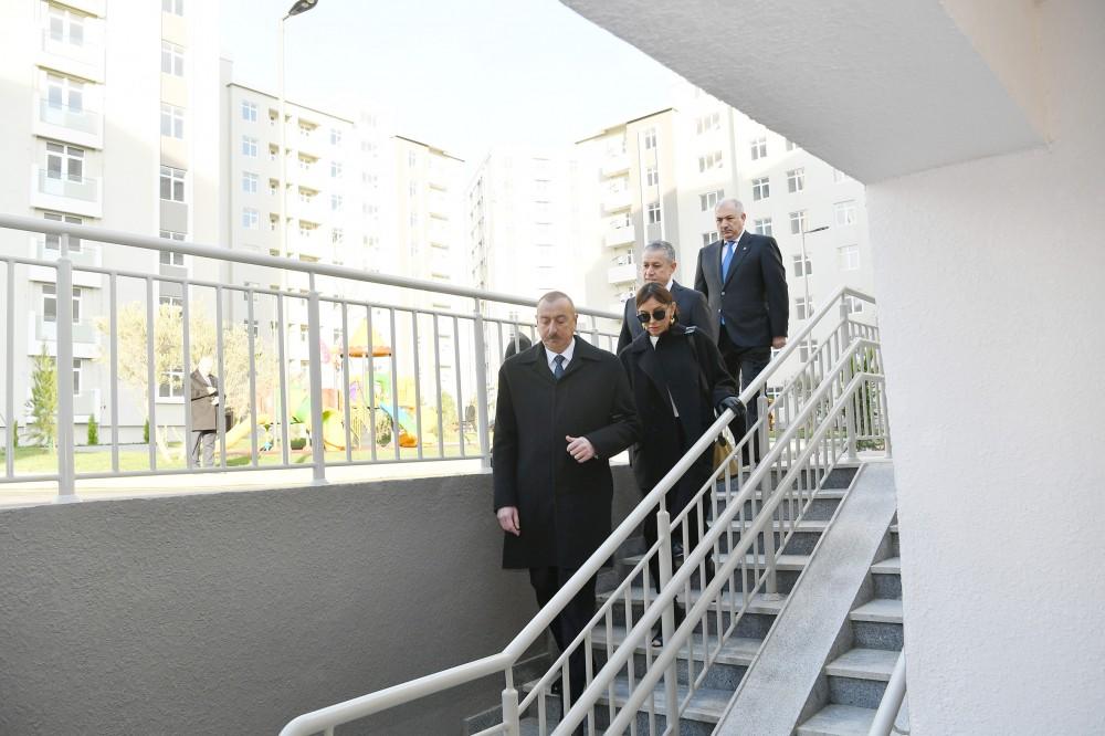 Prezident İlham Əliyev və birinci xanım Mehriban Əliyeva Mənzil İnşaatı Dövlət Agentliyinin Yasamal yaşayış kompleksinin açılışında iştirak ediblər (YENİLƏNİB) (FOTO)