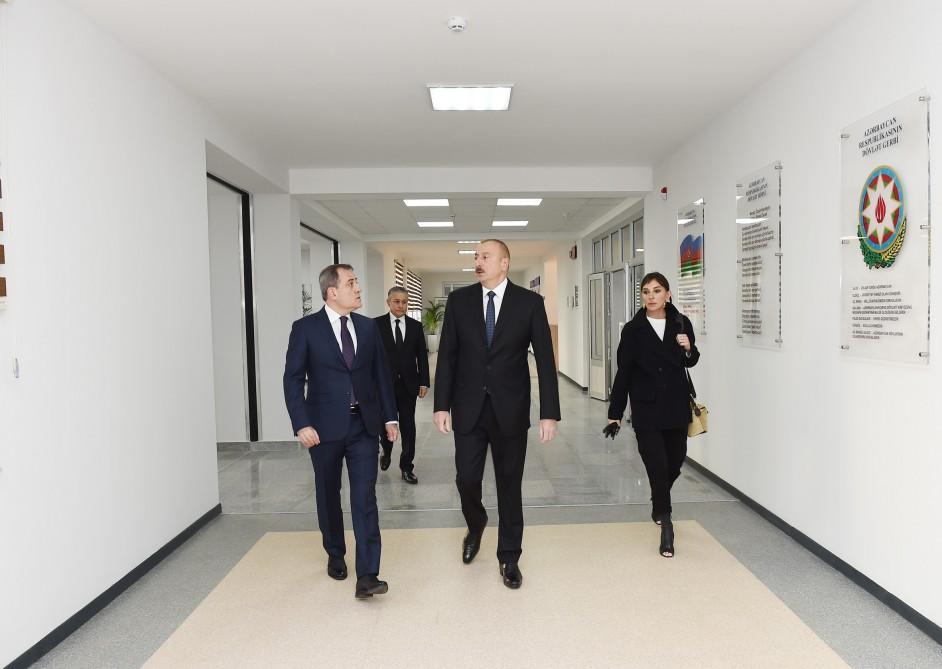Prezident İlham Əliyev və birinci xanım Mehriban Əliyeva Mənzil İnşaatı Dövlət Agentliyinin Yasamal yaşayış kompleksinin açılışında iştirak ediblər (YENİLƏNİB) (FOTO)