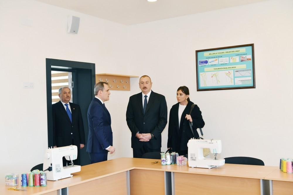 Prezident İlham Əliyev və birinci xanım Mehriban Əliyeva Mənzil İnşaatı Dövlət Agentliyinin Yasamal yaşayış kompleksinin açılışında iştirak ediblər (YENİLƏNİB) (FOTO)