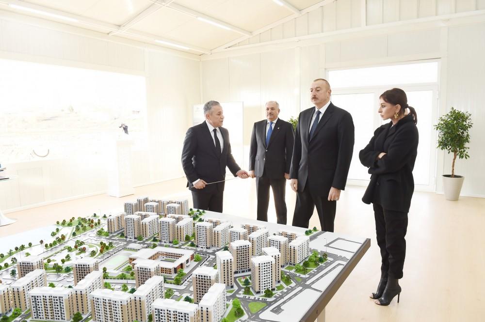 Prezident İlham Əliyev və birinci xanım Mehriban Əliyeva Mənzil İnşaatı Dövlət Agentliyinin Yasamal yaşayış kompleksinin açılışında iştirak ediblər (YENİLƏNİB) (FOTO)