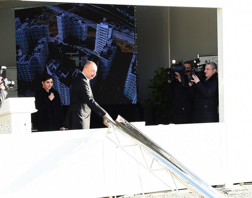 Prezident İlham Əliyev və birinci xanım Mehriban Əliyeva Mənzil İnşaatı Dövlət Agentliyinin Yasamal yaşayış kompleksinin açılışında iştirak ediblər (YENİLƏNİB) (FOTO)