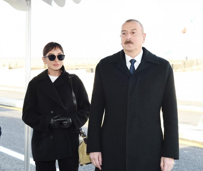 Prezident İlham Əliyev və birinci xanım Mehriban Əliyeva Mənzil İnşaatı Dövlət Agentliyinin Yasamal yaşayış kompleksinin açılışında iştirak ediblər (YENİLƏNİB) (FOTO)